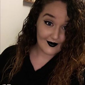 Meet your Posher, Caitlyn